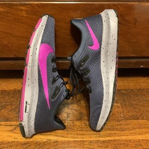 Womens size 9 Nike sneakers